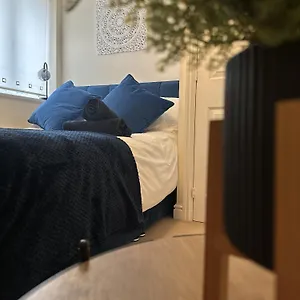 2 Bdr City Centre With Parking Cardiff